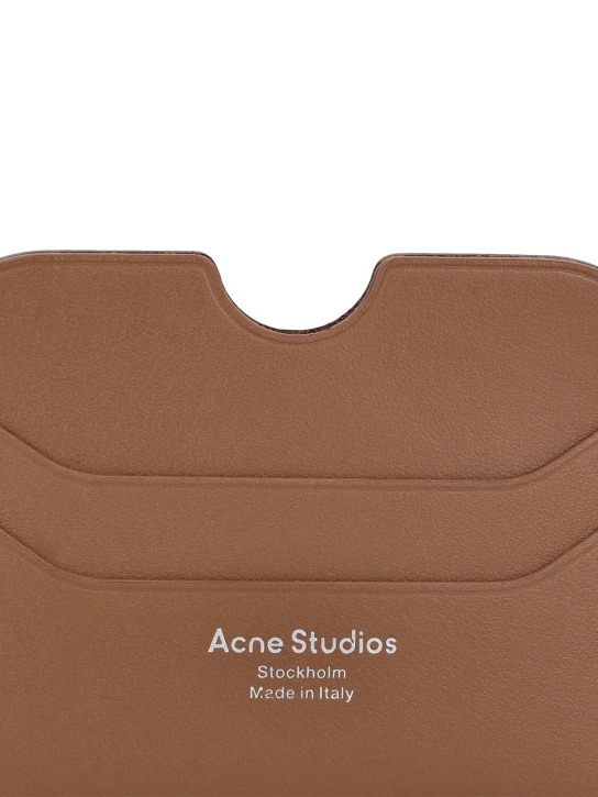 Acne Studios: Elmas large card case - Camel Brown - men_1 | Luisa Via Roma