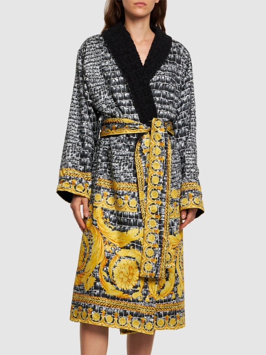 Versace: Heritage printed bathrobe - Gold/Black - women_1 | Luisa Via Roma