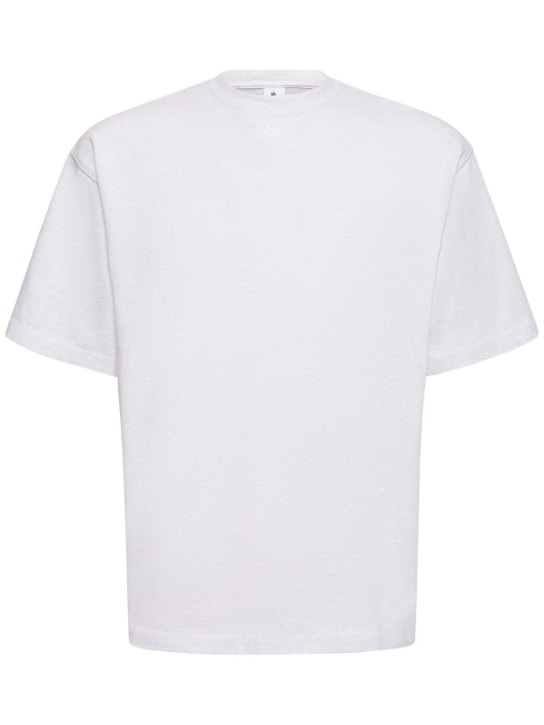 Nike: T-shirt en coton épais Solo Swoosh - Birch Heather/W - men_0 | Luisa Via Roma