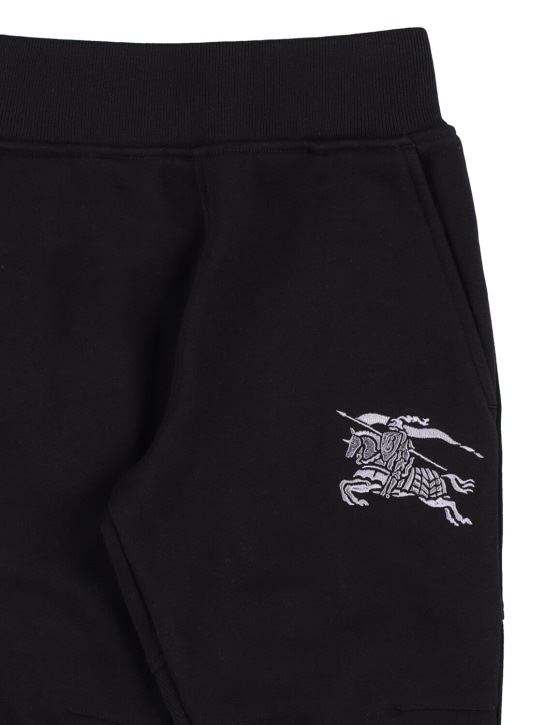Burberry: Pantalones de algodón con logo bordado - Negro - kids-boys_1 | Luisa Via Roma