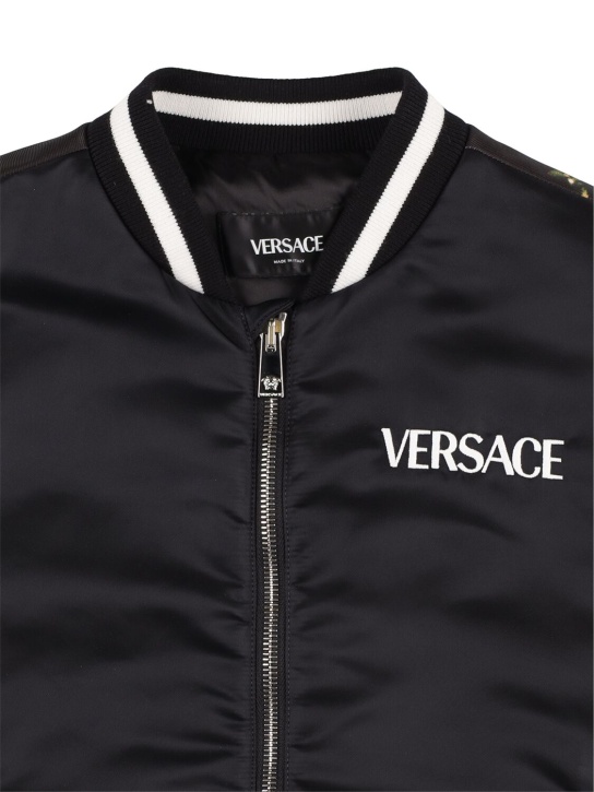 Versace: Bomber in seta con logo - Nero - kids-boys_1 | Luisa Via Roma