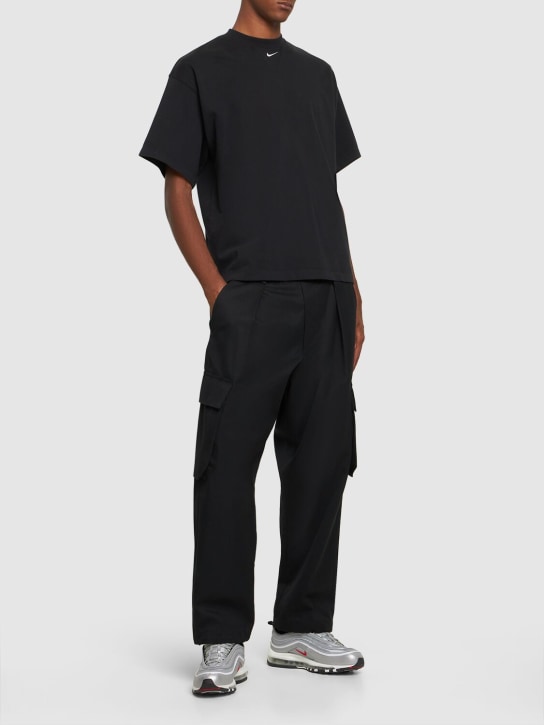Nike: T-shirt en coton épais Solo Swoosh - Noir/Blanc - men_1 | Luisa Via Roma