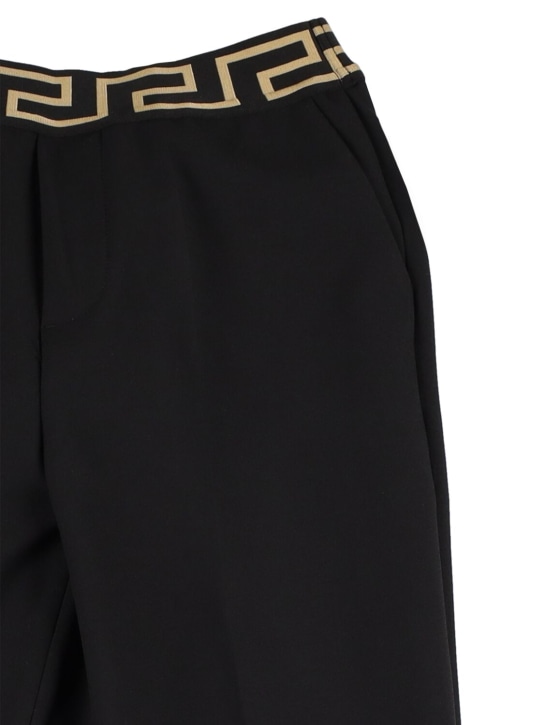 Versace: Pantalon en cady stretch à logo Greca - Noir - kids-girls_1 | Luisa Via Roma