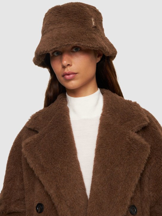 Max Mara: Figura1 wool teddy bucket hat - Castagna - women_1 | Luisa Via Roma