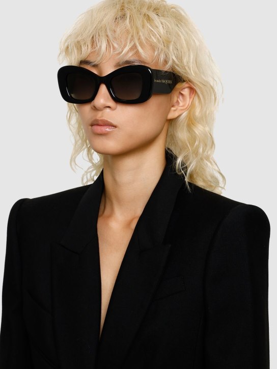Alexander McQueen: AM0434S acetate sunglasses - Black - women_1 | Luisa Via Roma