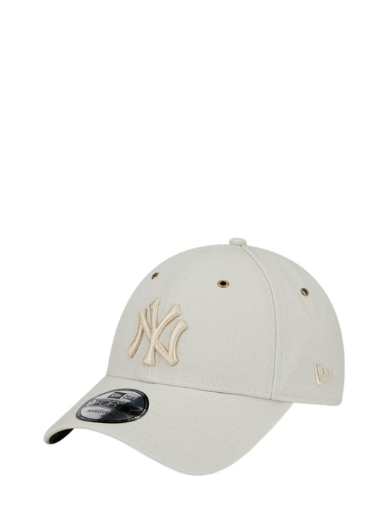New Era: 9Forty NY Yankees洗水帆布帽子 - 米黄色/白色 - women_1 | Luisa Via Roma