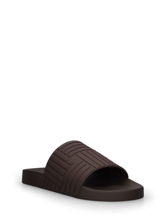 Bottega Veneta: Slider rubber sandals - Fondant - men_1 | Luisa Via Roma