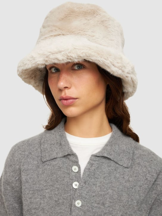 Stand Studio: Wera faux soft teddy fur bucket hat - Ecru - women_1 | Luisa Via Roma