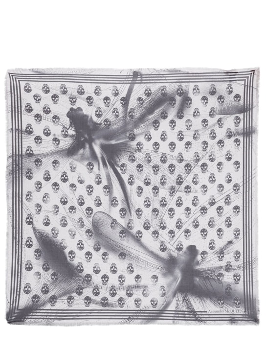 Alexander McQueen: Sciarpa Dragonfly in techno stampato - Bianco/Nero - men_0 | Luisa Via Roma