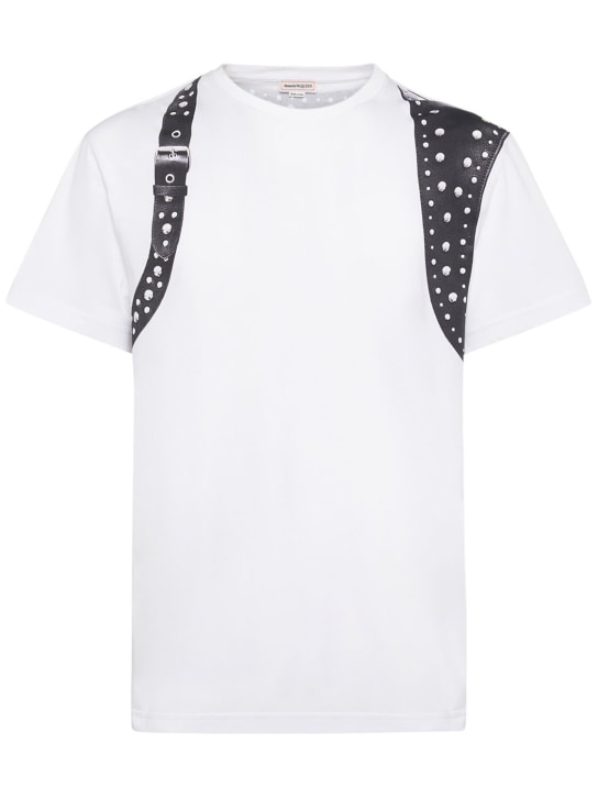 Alexander McQueen: T-Shirt aus Baumwolljersey mit Nietengürtel - Weiß/Schwarz - men_0 | Luisa Via Roma