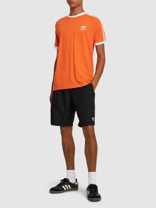 adidas Originals: T-shirt en coton à 3 bandes - Orange/Blanc - men_1 | Luisa Via Roma