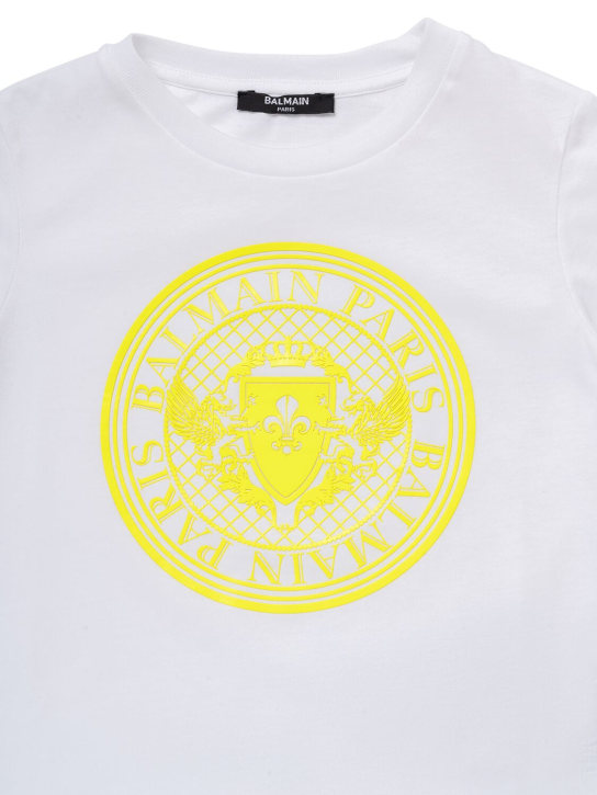 Balmain: T-shirt en jersey de coton imprimé - Blanc/Jaune - kids-boys_1 | Luisa Via Roma