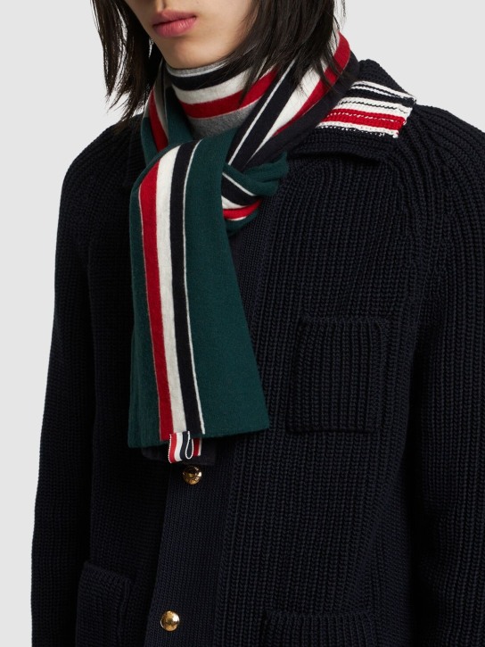 Thom Browne: Bufanda de jersey de lana - Dk Green - men_1 | Luisa Via Roma