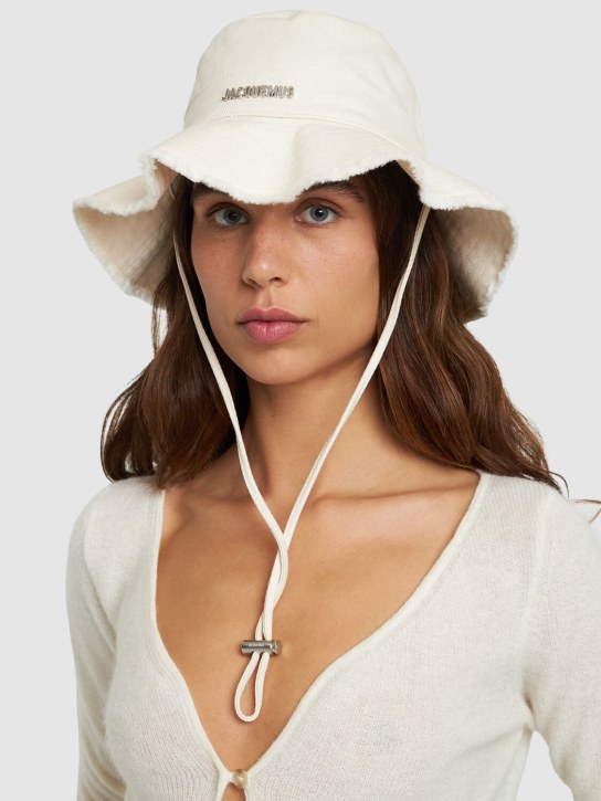 Jacquemus: Sombrero Le Bob Artichaut de algodón con logo - Off-White - women_1 | Luisa Via Roma