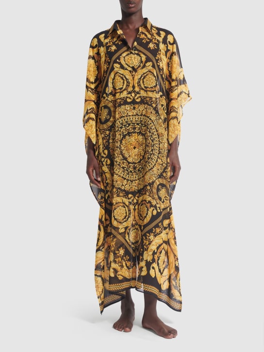 Versace: Robe caftan longue en mousseline imprimé Barocco - Noir/Or - women_1 | Luisa Via Roma