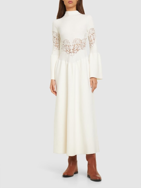 Chloé: Robe longue en maille côtelée de laine brodée - Blanc - women_1 | Luisa Via Roma
