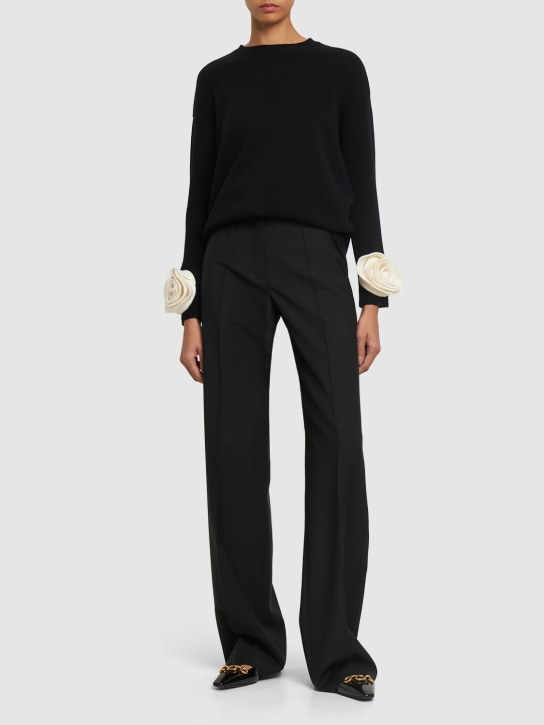 Valentino: Pullover aus Wollstrick mit Kragen und Rosen - Schwarz/Weiß - women_1 | Luisa Via Roma