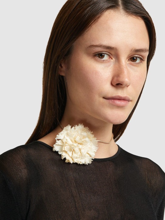 Saint Laurent: Halskette mit zerknitterter Blumen aus Seide - Champagner - women_1 | Luisa Via Roma