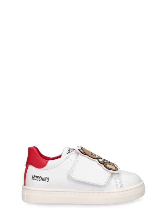Moschino: Sneakers à scratch en cuir avec patch ourson - Blanc/Rouge - kids-boys_0 | Luisa Via Roma