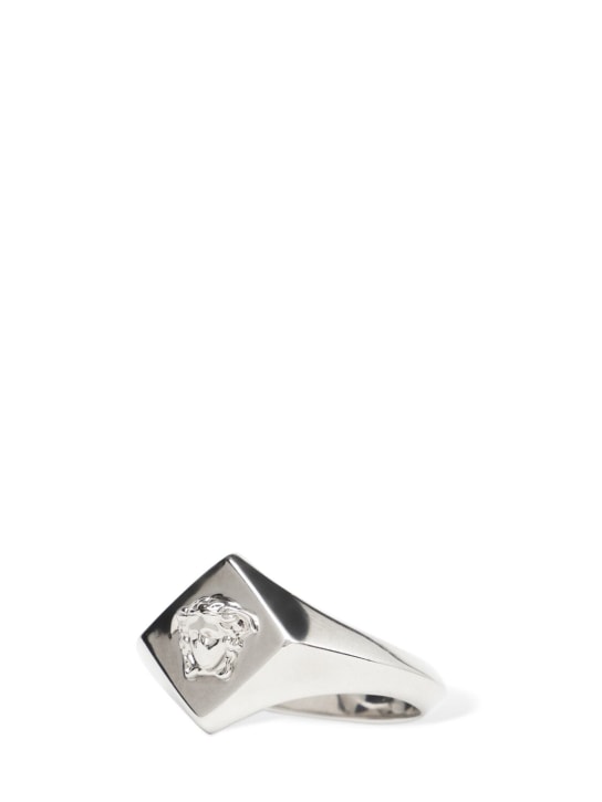 Versace: Anello logo in metallo - 3j030-palladium - men_1 | Luisa Via Roma