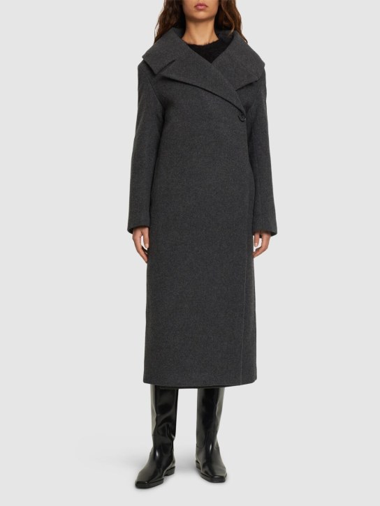 Toteme: 羊毛混纺毛毡围裹式大衣 - 灰色 - women_1 | Luisa Via Roma