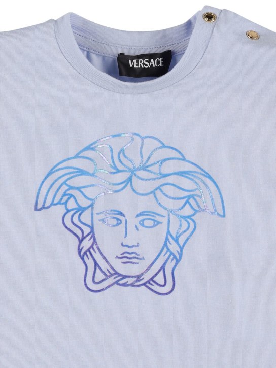 Versace: T-shirt e shorts in jersey di cotone - Bianco/Azzurro - kids-girls_1 | Luisa Via Roma
