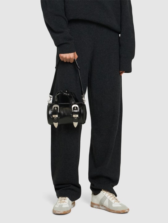 Marge Sherwood: Handtasche aus Wildleder mit Gürtel - Black Glossy - women_1 | Luisa Via Roma