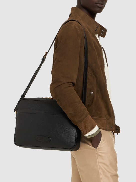 Tom Ford: Medium grain leather messenger bag - Black - men_1 | Luisa Via Roma