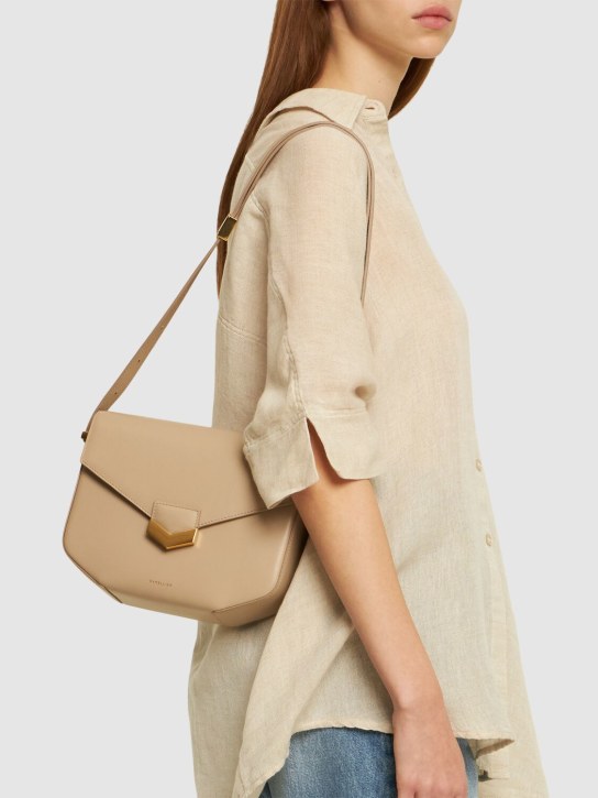 DeMellier: London smooth leather shoulder bag - Taupe - women_1 | Luisa Via Roma