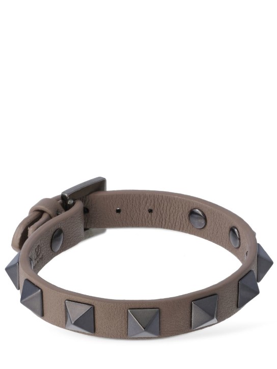 Valentino Garavani: Rockstud leather belt bracelet - Clay/Black - men_1 | Luisa Via Roma