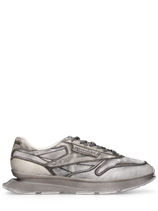 Reebok Classics: Sneakers Classic de piel - Gravel Wash - men_0 | Luisa Via Roma