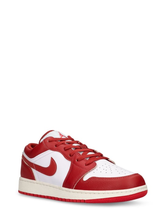 Nike: Sneakers "Air Jordan 1" - White/Dune Red - kids-boys_1 | Luisa Via Roma