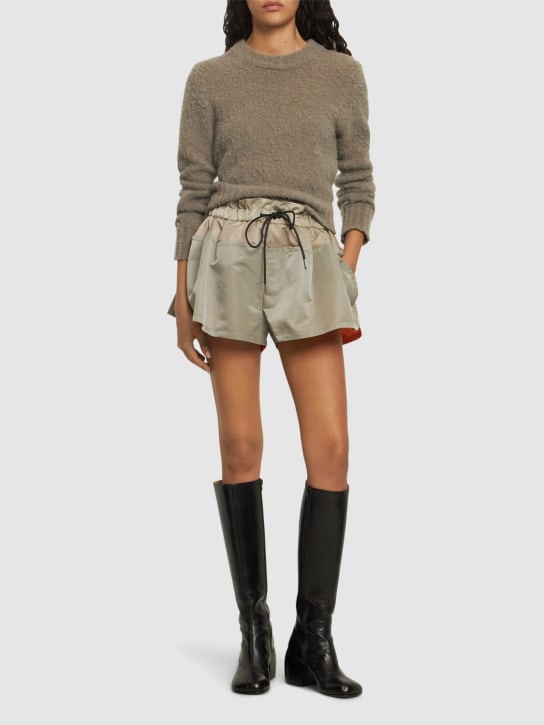 Sacai: Shorts elásticos de sarga de nylon - Caqui - women_1 | Luisa Via Roma