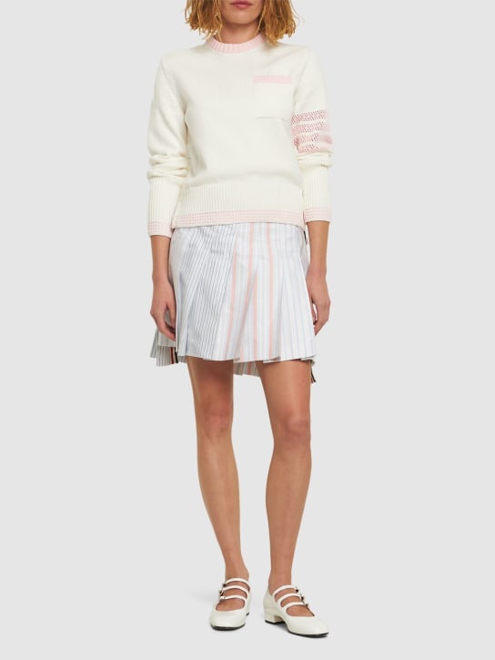 Thom Browne: Suéter de punto de algodón con bolsillo - Blanco/Rosa - women_1 | Luisa Via Roma