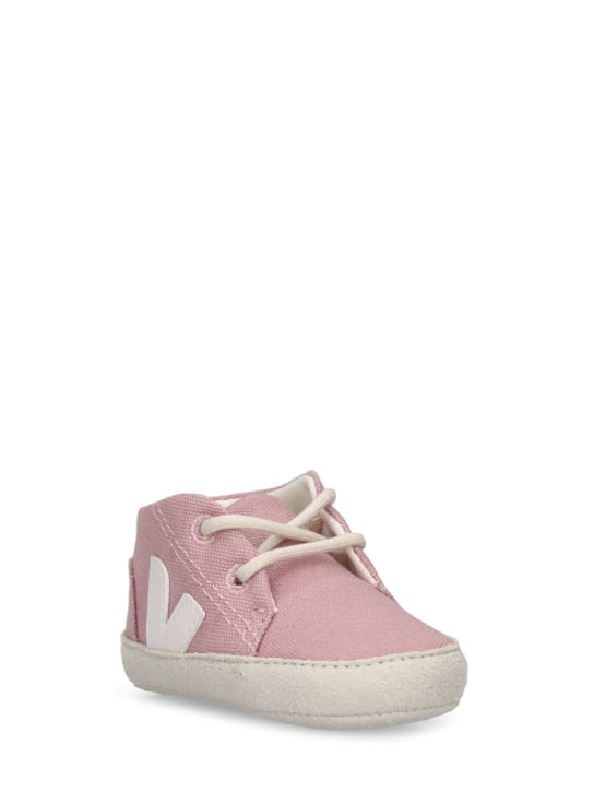 Veja: Chaussures premiers pas en toile de coton bio - Blanc - kids-girls_1 | Luisa Via Roma