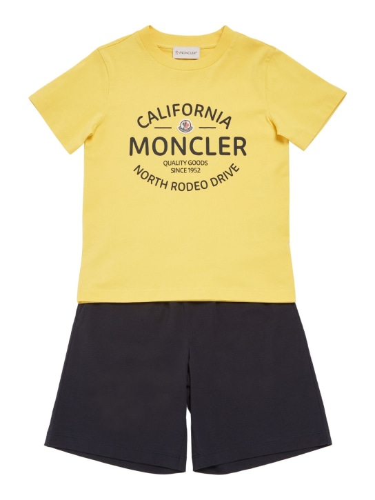 Moncler: T-shirt e shorts in jersey con logo - Giallo/Blu - kids-boys_0 | Luisa Via Roma