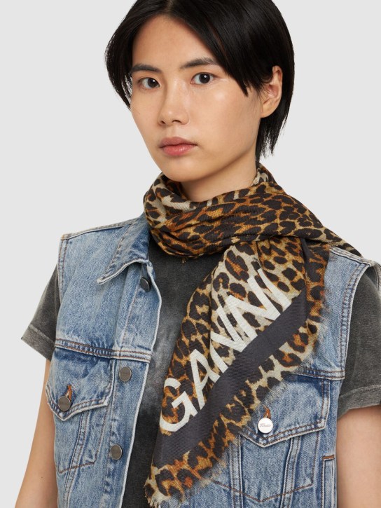 GANNI: XXL Leopard printed scarf - Leopard - women_1 | Luisa Via Roma
