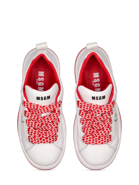 MSGM: Sneakers à lacets en cuir imprimé logo - Blanc/Rouge - kids-boys_1 | Luisa Via Roma