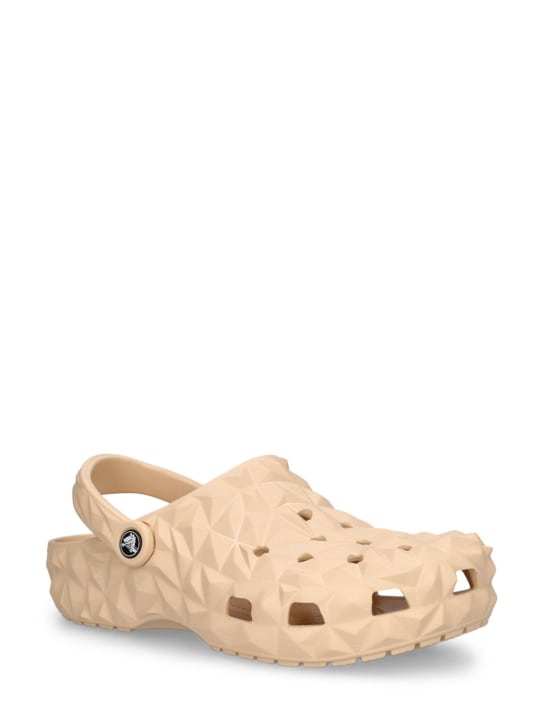 Crocs: Classic Geometric凉鞋 - Shitake - women_1 | Luisa Via Roma