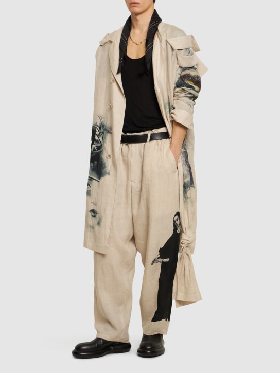 Yohji Yamamoto: Pantalon en lin imprimé - Blanc/Noir - men_1 | Luisa Via Roma
