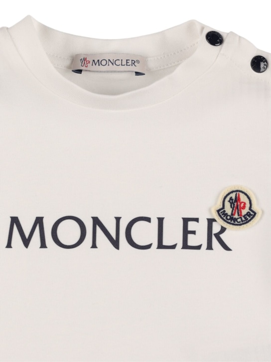 Moncler: T-shirt & short en coton mélangé imprimé logo - Blanc/Bleu - kids-boys_1 | Luisa Via Roma