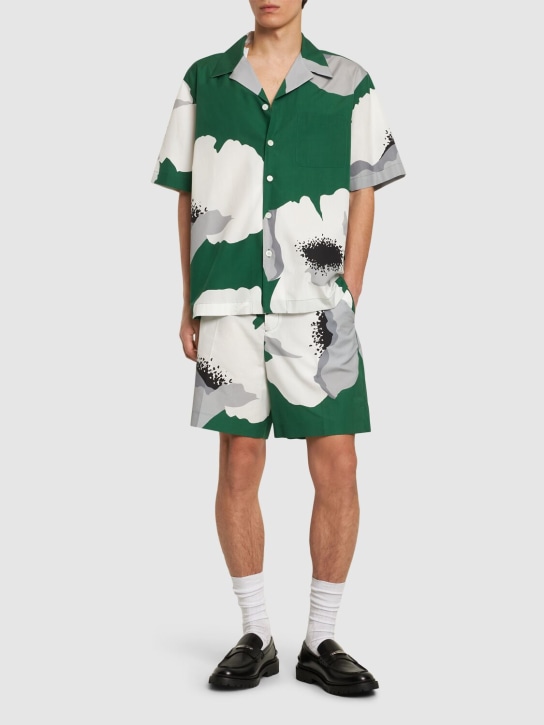 Valentino: Shorts in cotone stampato - Verde - men_1 | Luisa Via Roma