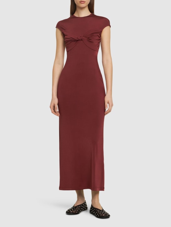 TOVE: Langes, drapiertes Kleid aus Viskosejersey „Mali“ - Braun - women_1 | Luisa Via Roma