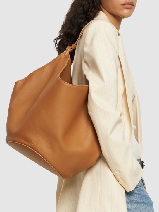 Khaite: Medium Lotus smooth leather tote bag - Nougat - women_1 | Luisa Via Roma