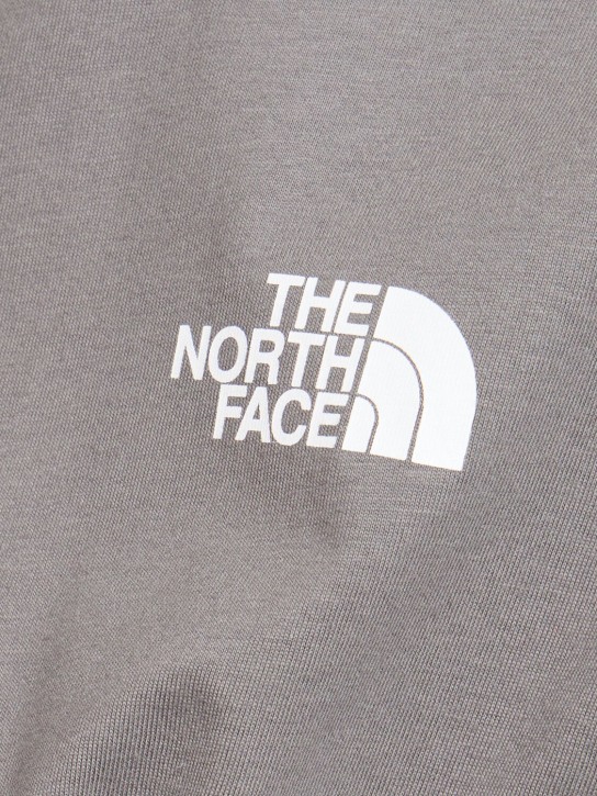 The North Face: T-shirt imprimé Redbox - Smoked Pearl - men_1 | Luisa Via Roma