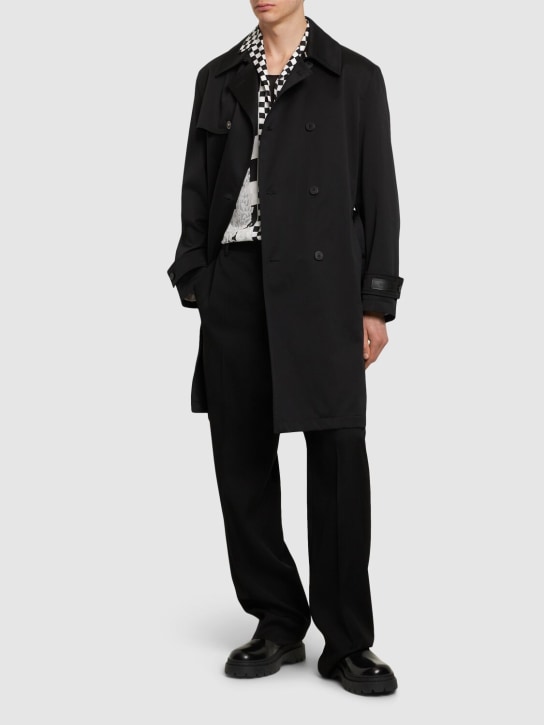 Versace: Trench-coat en gabardine de coton - Noir - men_1 | Luisa Via Roma