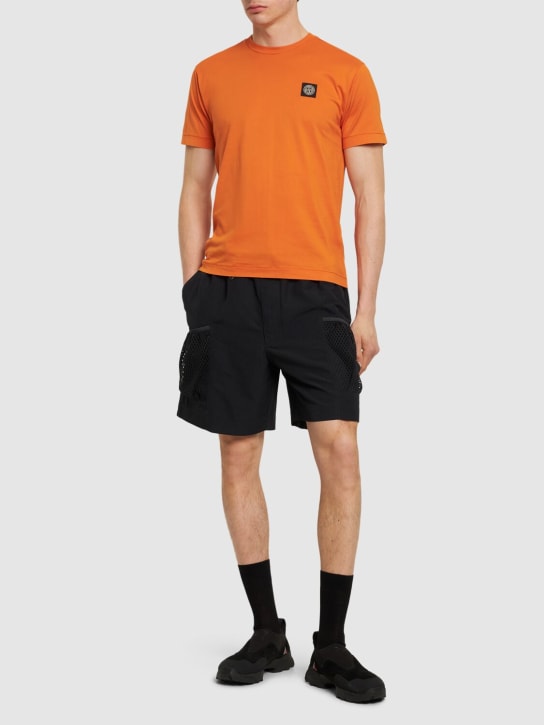 Stone Island: T-shirt in jersey di cotone con logo - Arancione - men_1 | Luisa Via Roma