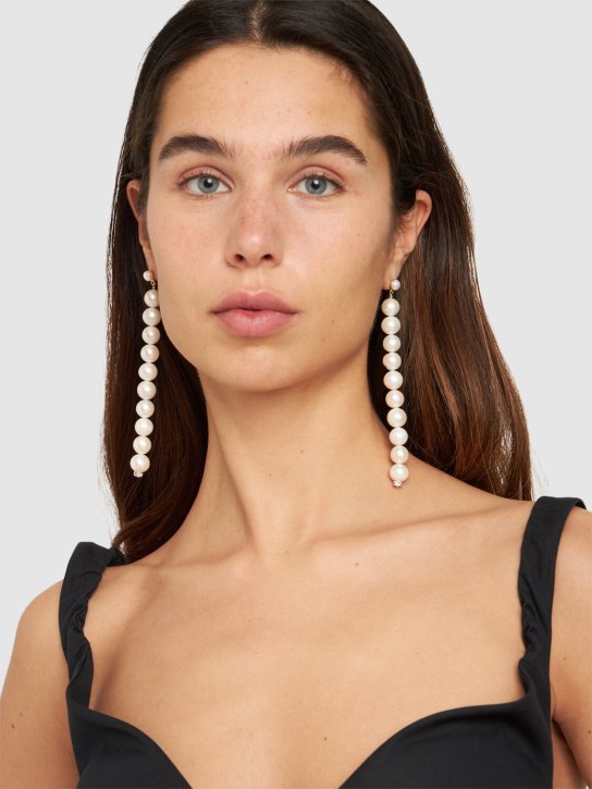 Magda Butrym: Pendants d'oreilles en perles - Blanc - women_1 | Luisa Via Roma