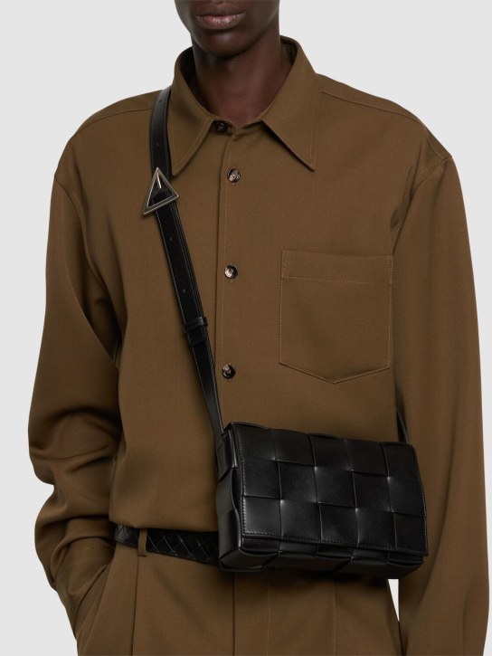 Bottega Veneta: Medium Cassette intreccio leather bag - 블랙 - men_1 | Luisa Via Roma