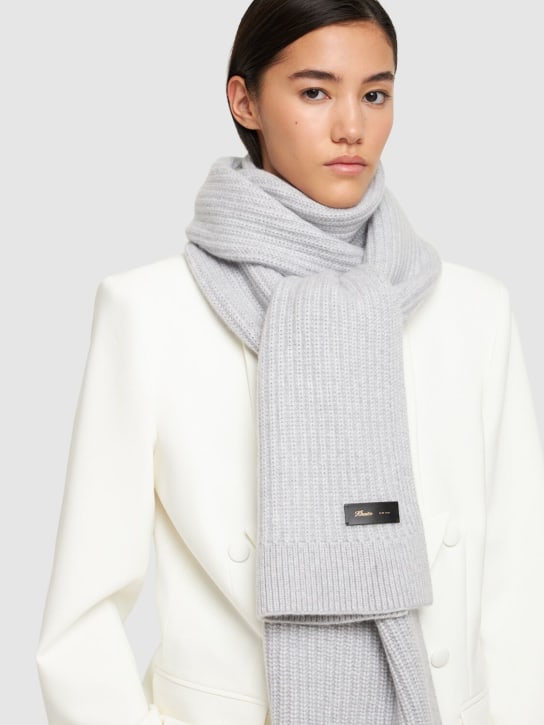 Khaite: Blanc cashmere scarf - Warm Grey - women_1 | Luisa Via Roma